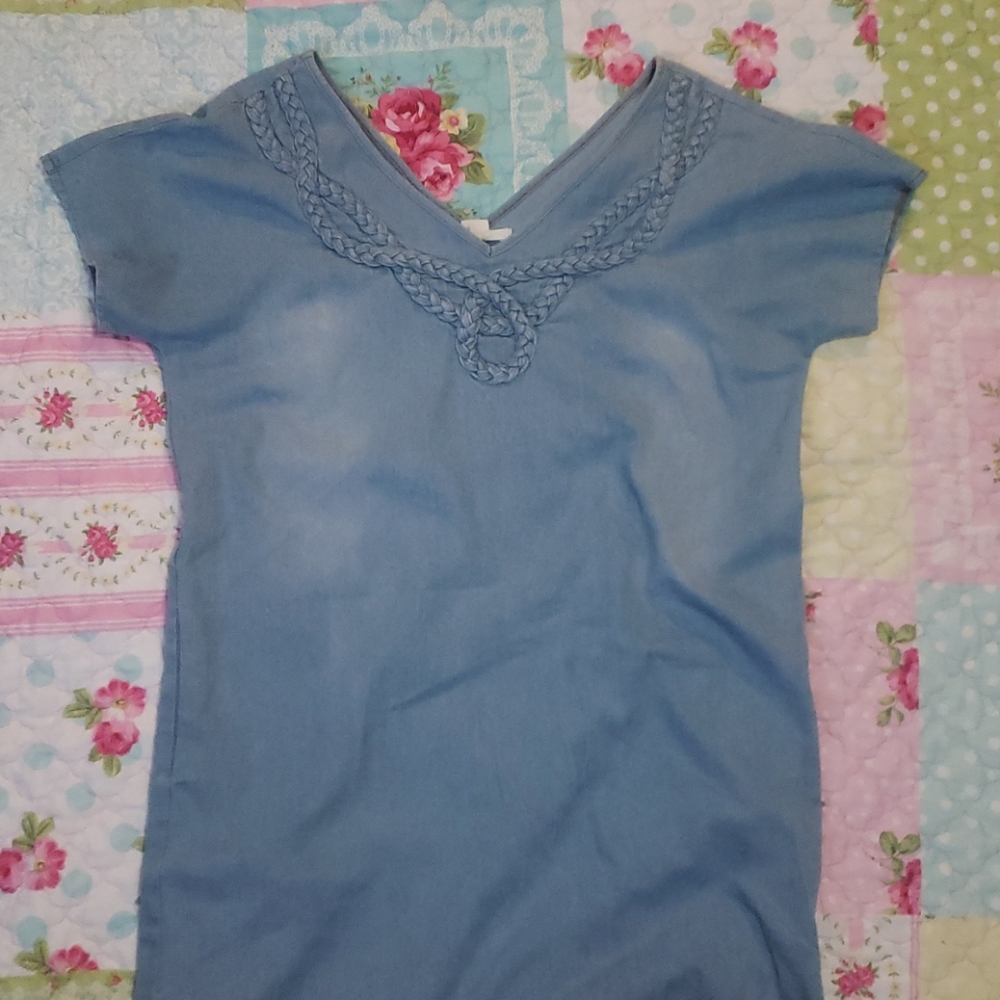 A jean dress that has pockets